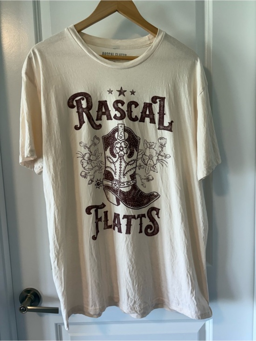 Goodie Two Sleeves Rascal Flatts Boot Graphic Tee Cream XL 100% Cotton